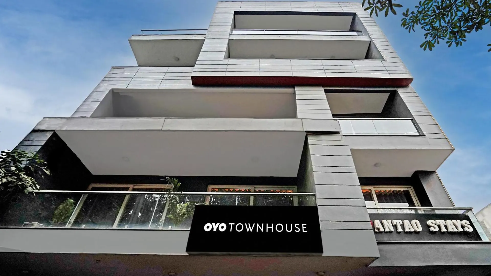 Townhouse Pantao Stays Gurgaon Hotel
