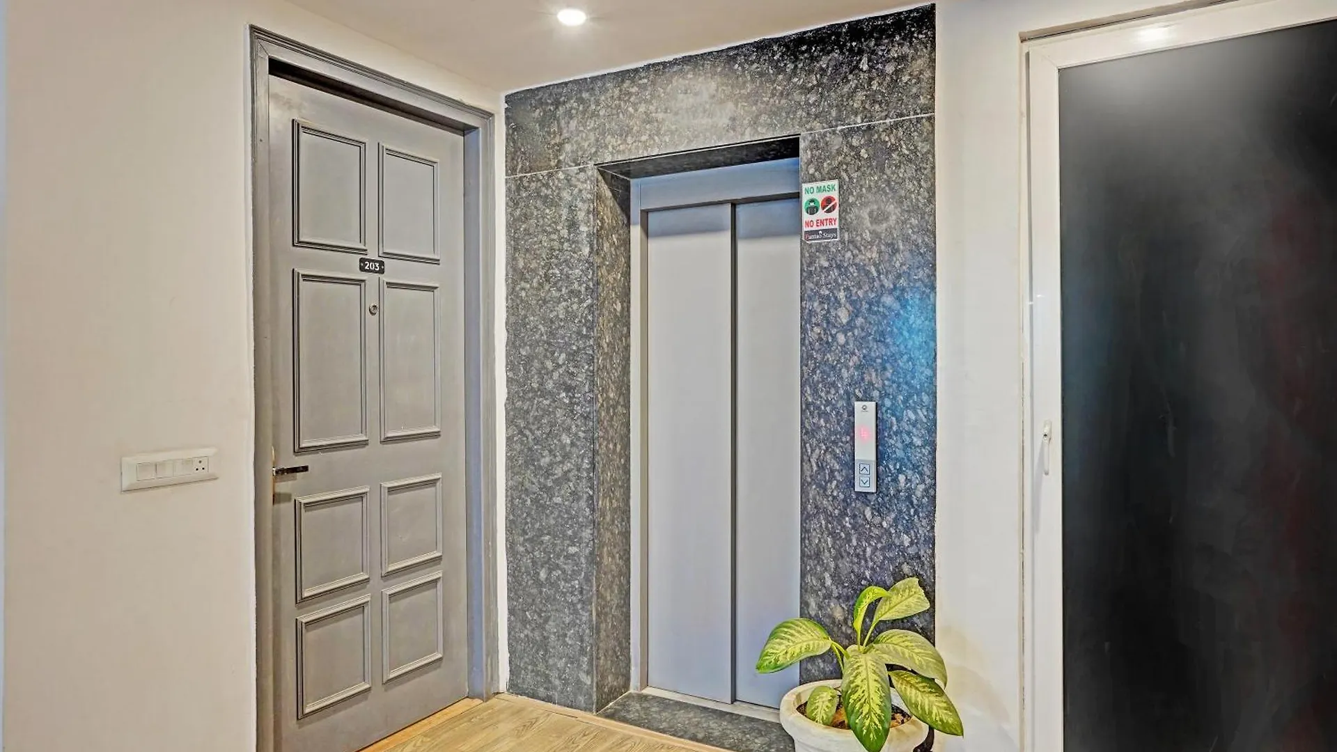 Townhouse Pantao Stays Gurgaon Indien